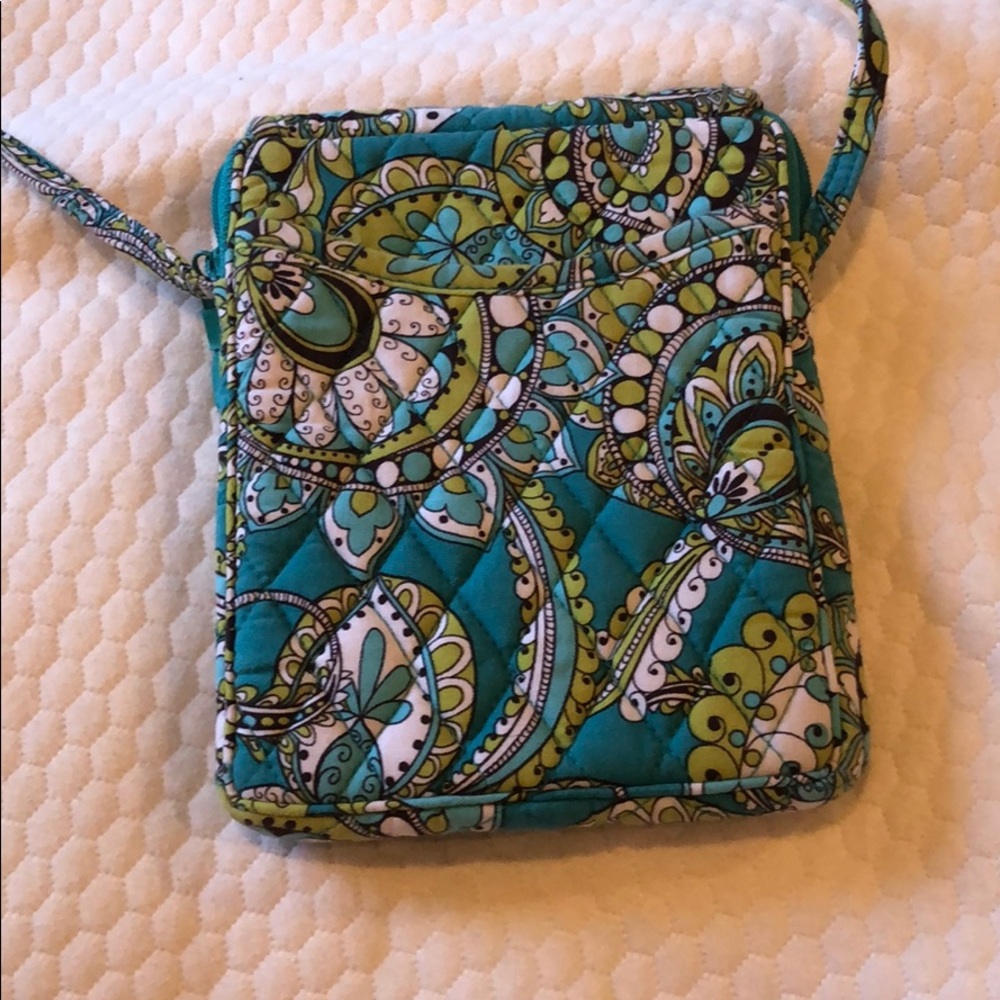 {V E R A B R A D L E Y} Cross Body Bag - image 4